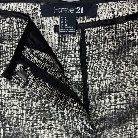 Forever 21 Metallic Gold & Black High Rise Hot Shorts - Picture 5 of 6